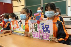 用一幅幅生动有趣的注册快收费低海南公司作品展现童真的税收世界